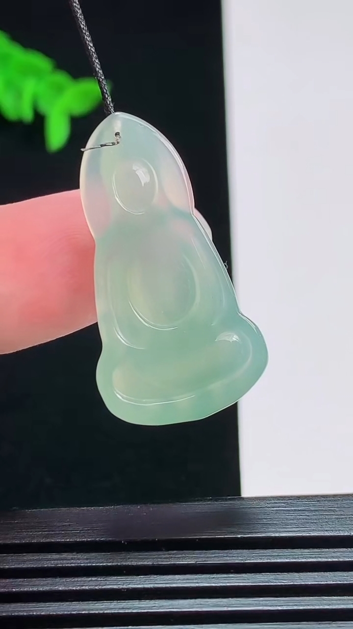 天然A货翡翠素衣观音吊坠，尺寸31-17-5 重量:4.39g
7月28日
