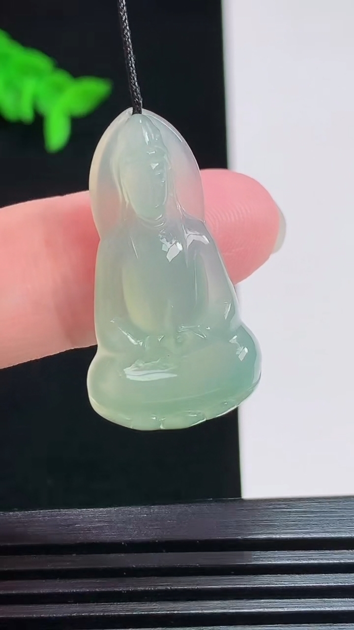 天然A货翡翠素衣观音吊坠，尺寸31-17-5 重量:4.39g
7月28日