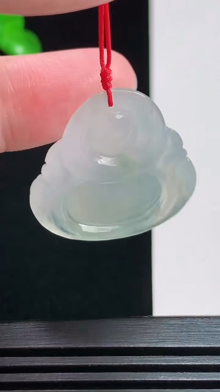 天然A货翡翠飘花佛公吊坠，尺寸25-27-5 重量:5.37g
7月28日