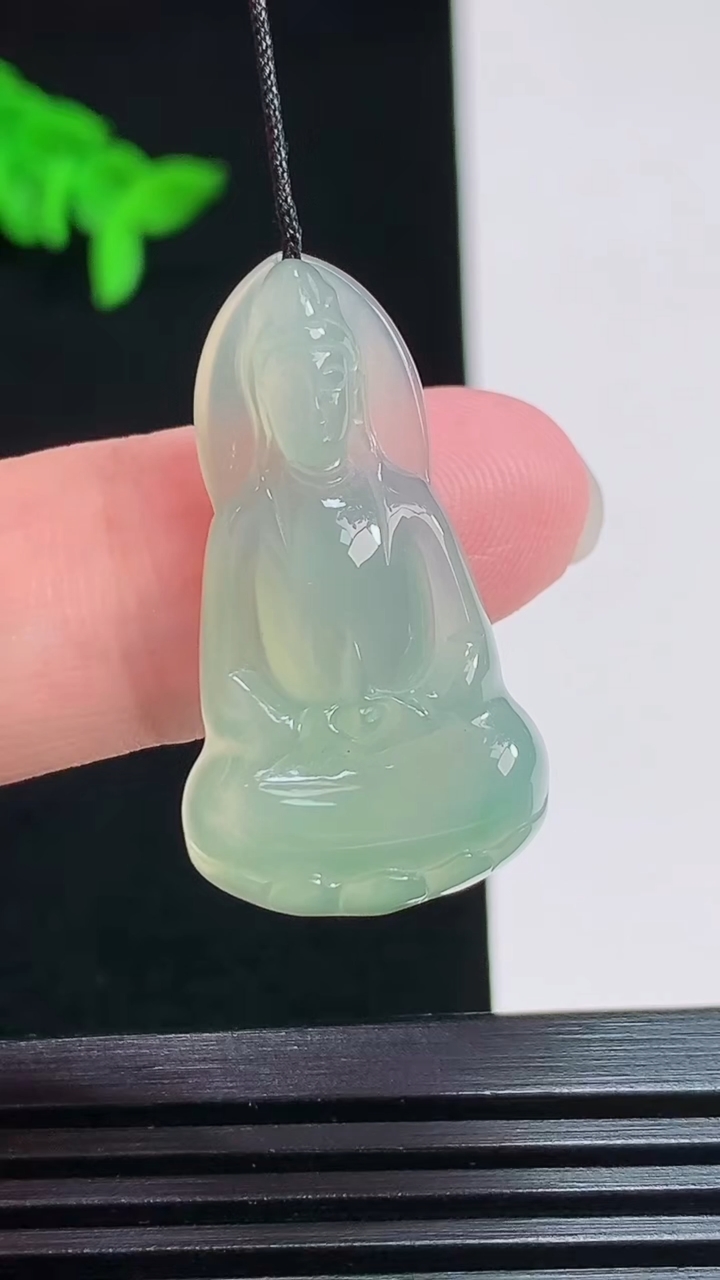 天然A货翡翠素衣观音吊坠，尺寸31-17-5 重量:4.39g
7月28日