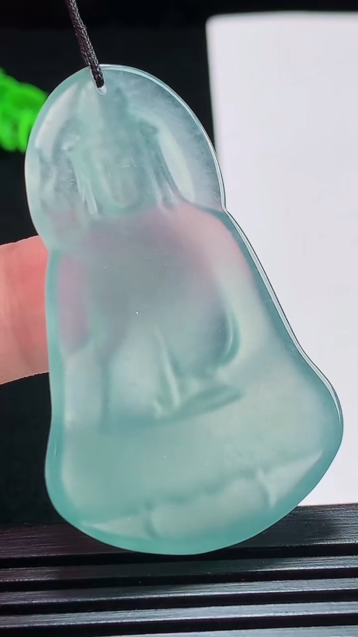 天然A货翡翠蓝水大势至菩萨吊坠，尺寸52-31.6-4.5 重量:13.26g
7月28日