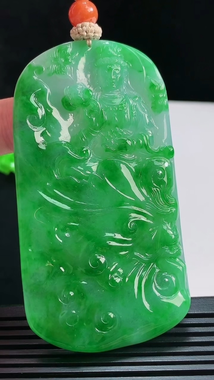 天然A货翡翠大势至菩萨吊坠，尺寸78-41-7 重量:57.99g
7月29日