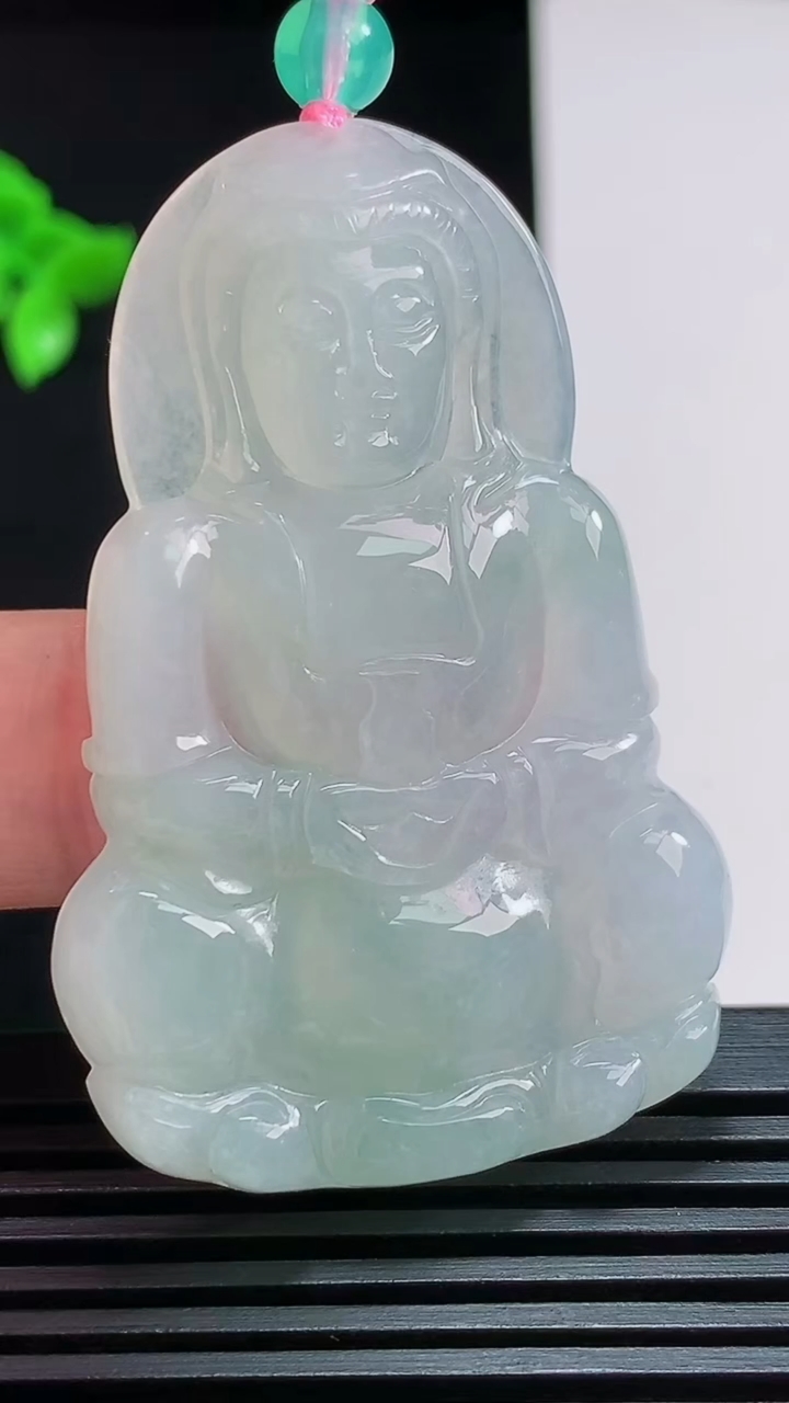 天然A货翡翠正装观音吊坠，尺寸52-34-5.8 重量:18.35g
7月29日