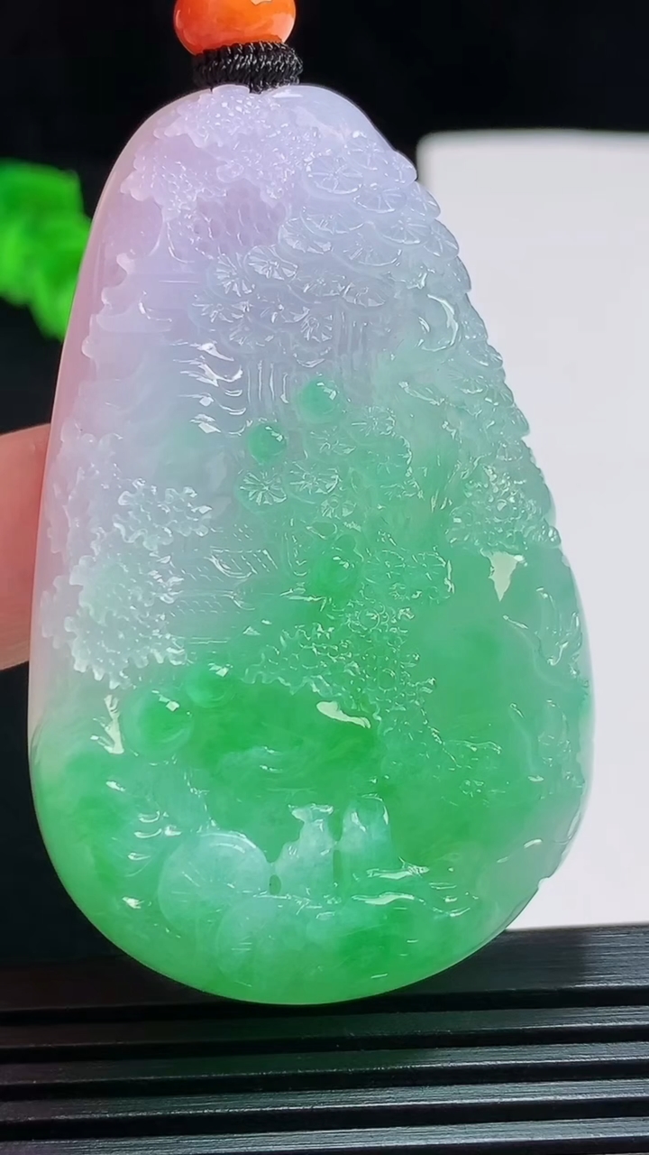 天然A货翡翠山水牌吊坠，尺寸58-37-9 重量:44.58g
7月29日
