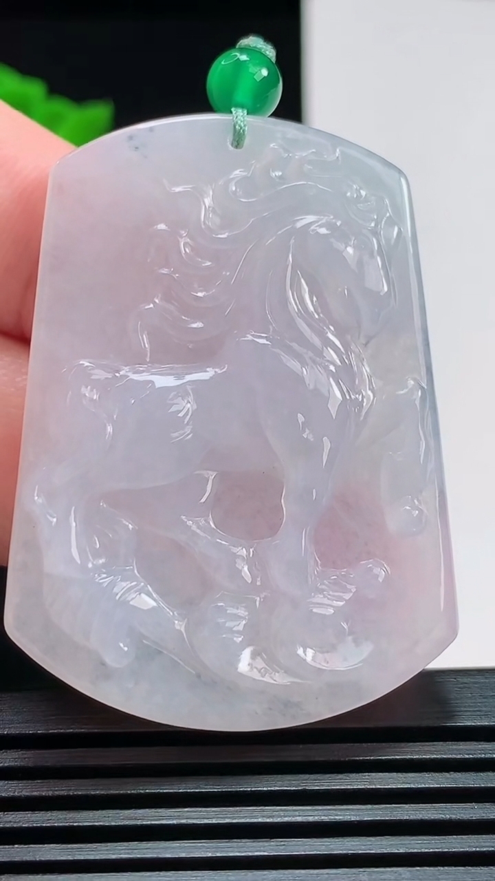 天然A货翡翠生肖马牌吊坠，尺寸49-35.5-6 重量:17.86g
7月29日