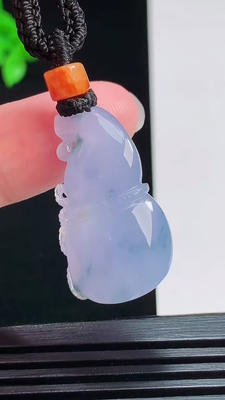 天然A货翡翠种紫罗兰 飘花葫芦吊坠，尺寸28-16-9.3 重量:10.73g
7月29日