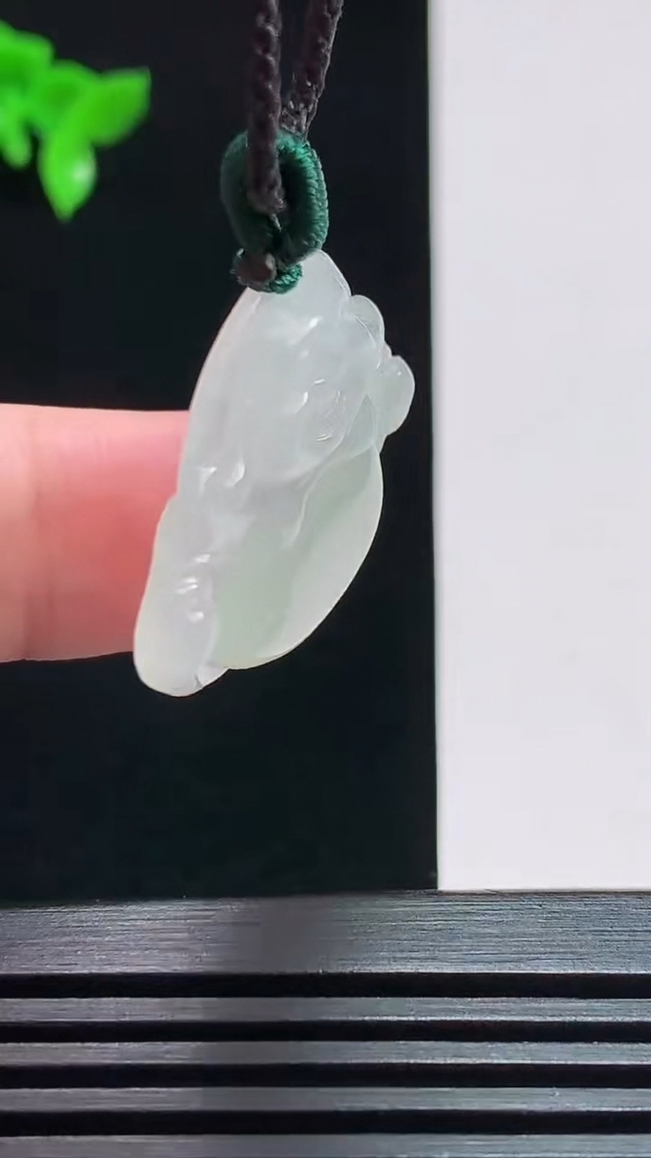 天然A货翡翠佛公吊坠，尺寸23.5-29-5 重量:5.22g
7月29日