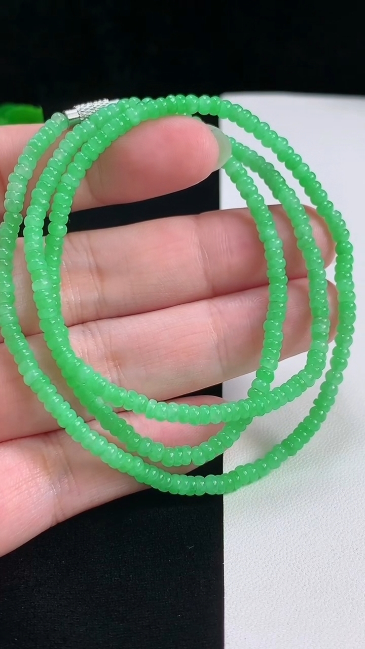 天然A货翡翠算盘珠项链，尺寸3.5-2 重量:14.88g
7月29日