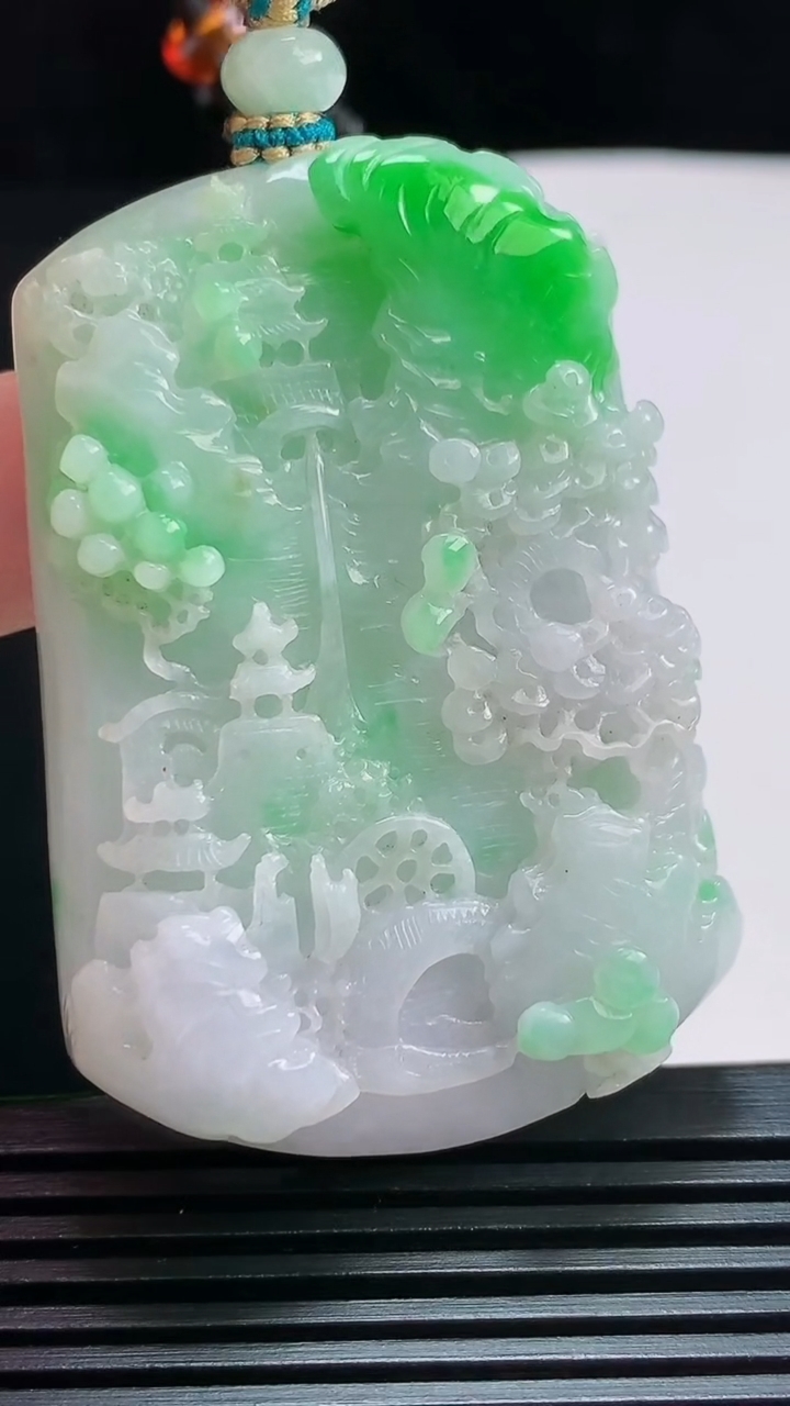 天然A货翡翠山水牌吊坠，尺寸56-39.2-13 重量:58.78g
7月29日