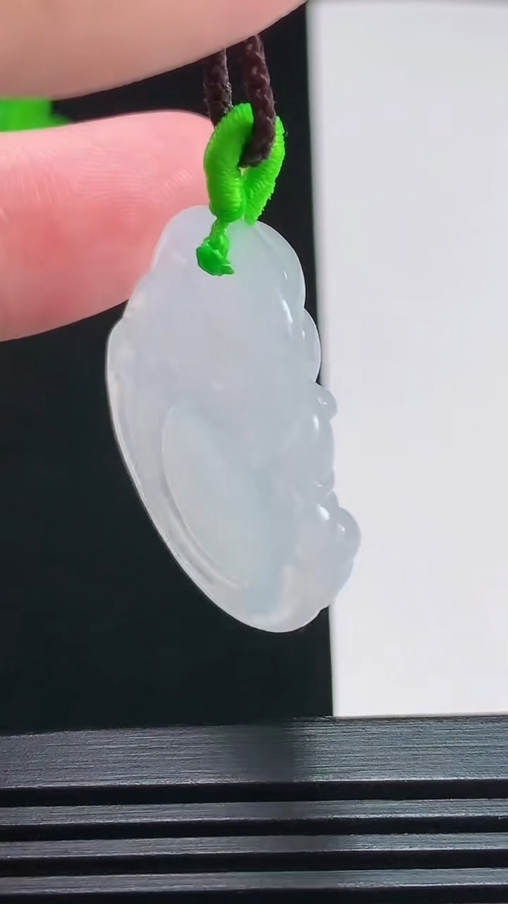 天然A货翡翠佛公吊坠，尺寸29-33-5.6 重量:8.44g
7月29日