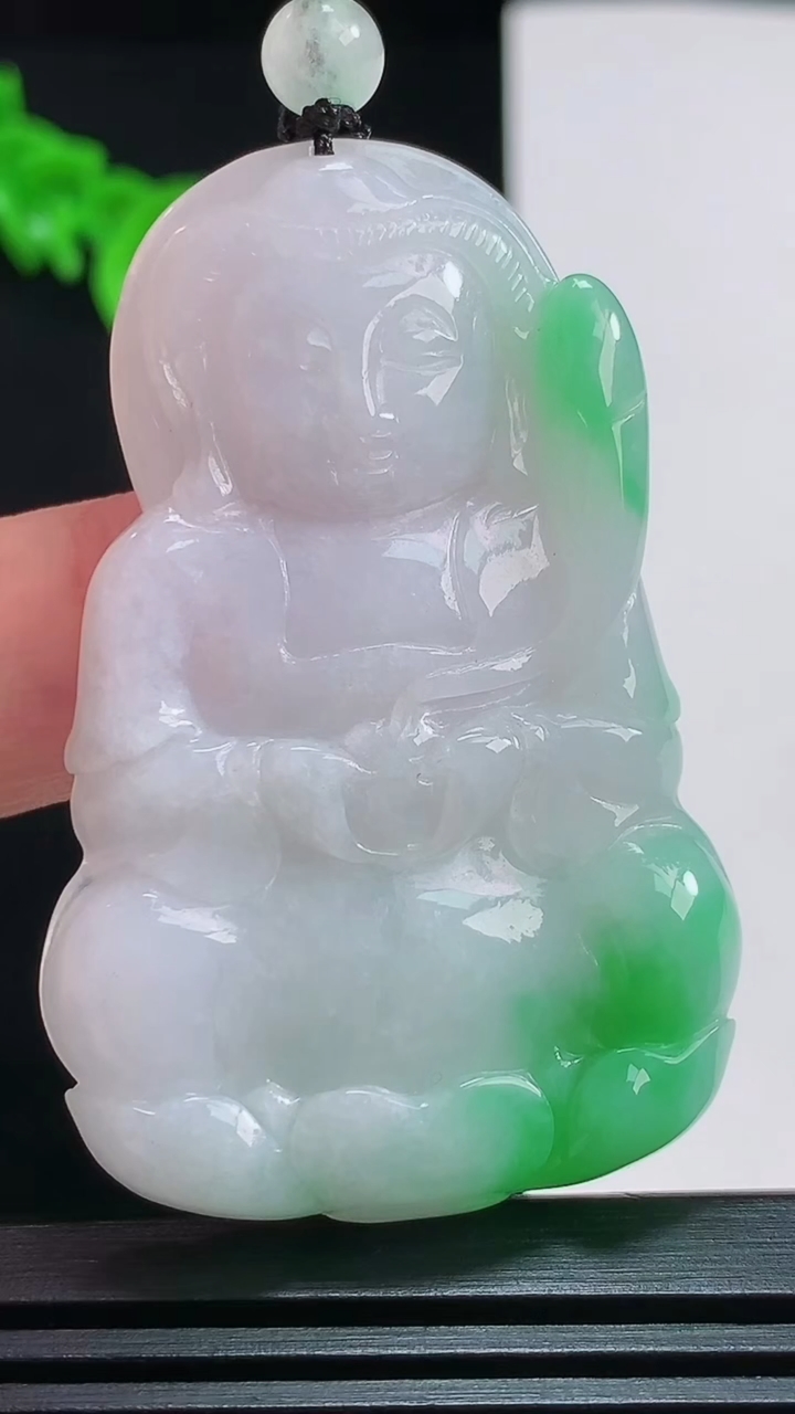 天然A货翡翠正装观音吊坠，尺寸53-35-5.5 重量:20.97g
7月29日