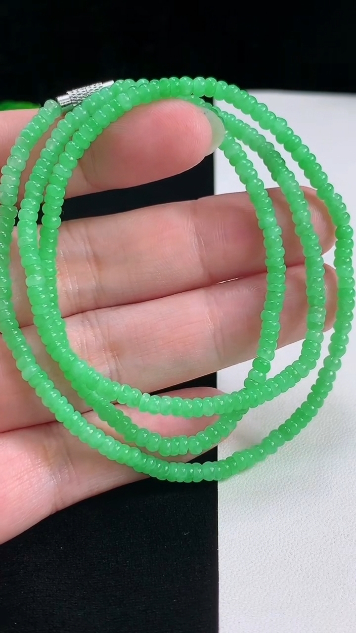天然A货翡翠算盘珠项链，尺寸3.5-2 重量:14.88g
7月29日