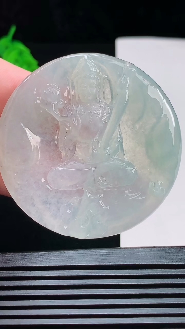 天然A货翡翠虚空藏菩萨吊坠，尺寸52.5-4.5 重量:27.51g
7月29日