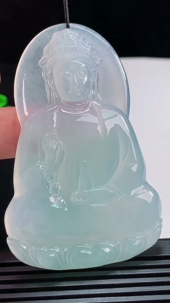 天然A货翡翠素衣观音吊坠，尺寸69-44.5-5.5 重量:34.37g
7月29日