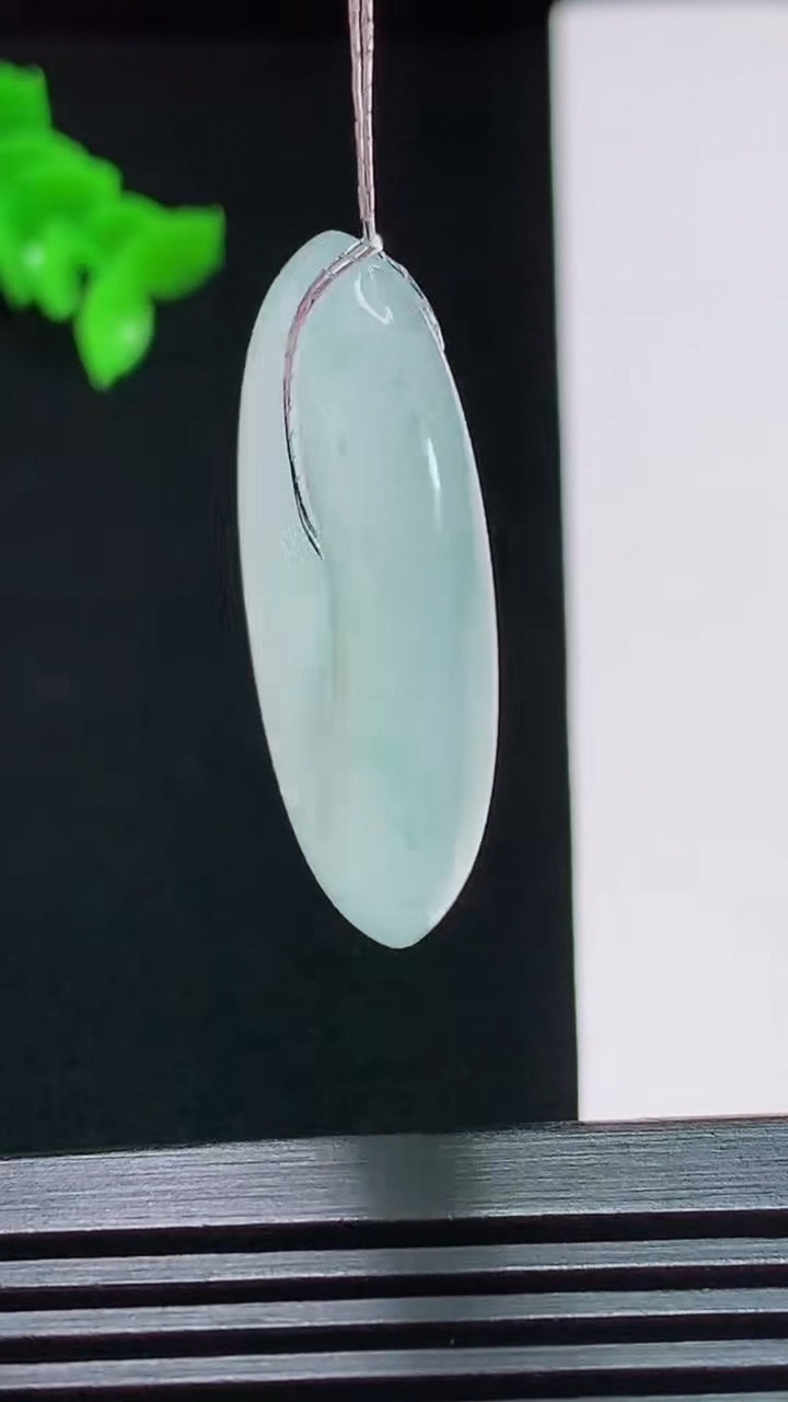 天然A货翡翠种飘花平安扣吊坠，尺寸33-6.2 重量:14.94g
7月29日