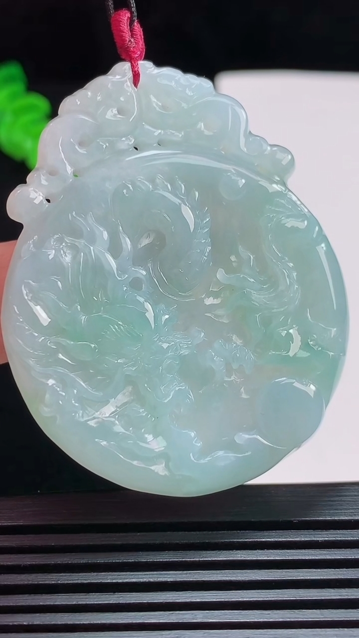 天然A货翡翠龙牌吊坠，尺寸54-42.8-5.6 重量:24.95g
7月29日
