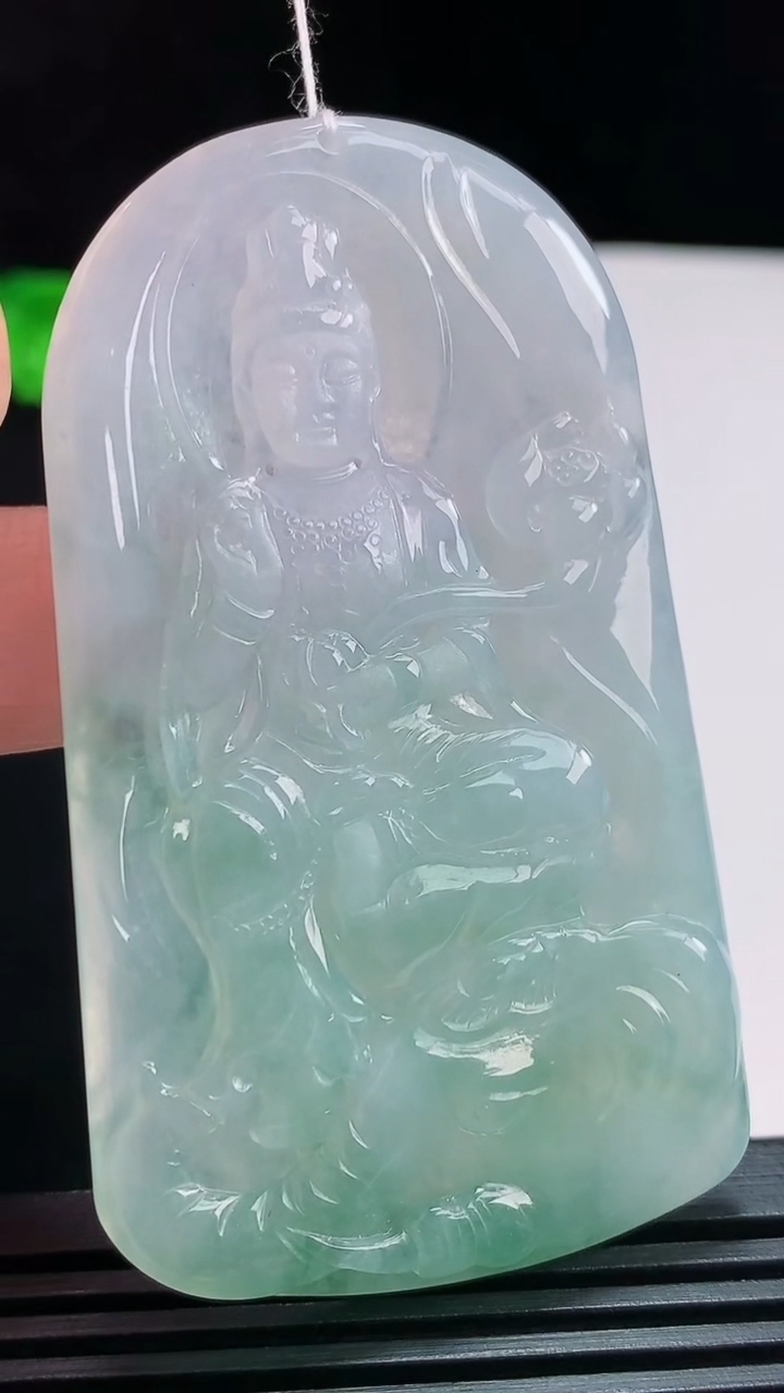 天然A货翡翠普贤菩萨吊坠，尺寸69.2-39-5.5 重量:35.83g
7月29日