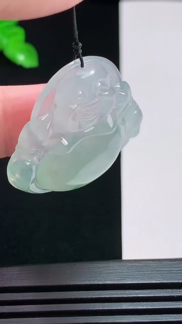 天然A货翡翠冰种飘花佛公吊坠，尺寸33.5-36-6 重量:10.63g
7月29日