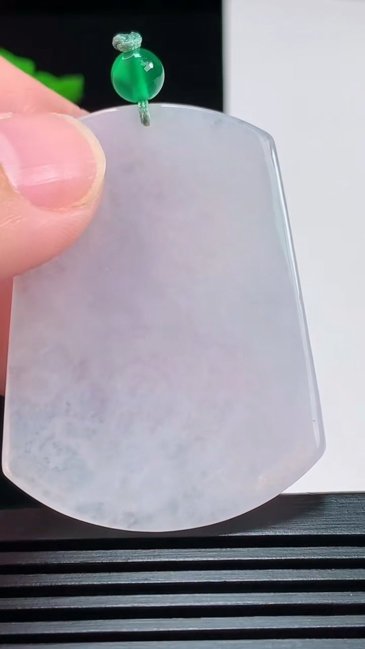天然A货翡翠生肖马牌吊坠，尺寸49-35.5-6 重量:17.86g
7月29日