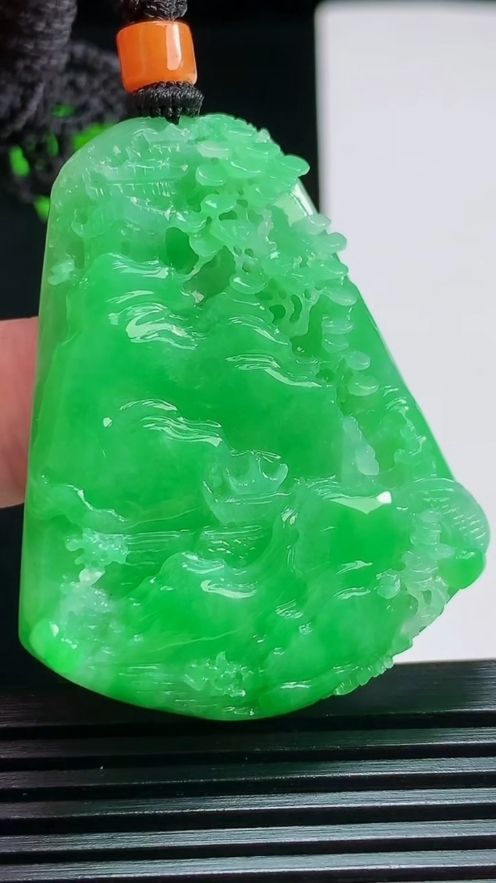 天然A货翡翠山水牌吊坠，尺寸46-38-7 重量:24.87g
7月29日