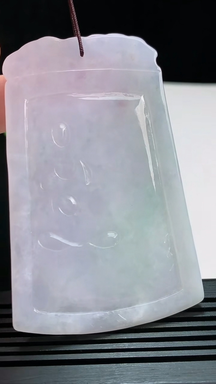 天然A货翡翠紫罗兰虚空藏菩萨吊坠，尺寸74-48-5.8 重量:46.59g
7月29日