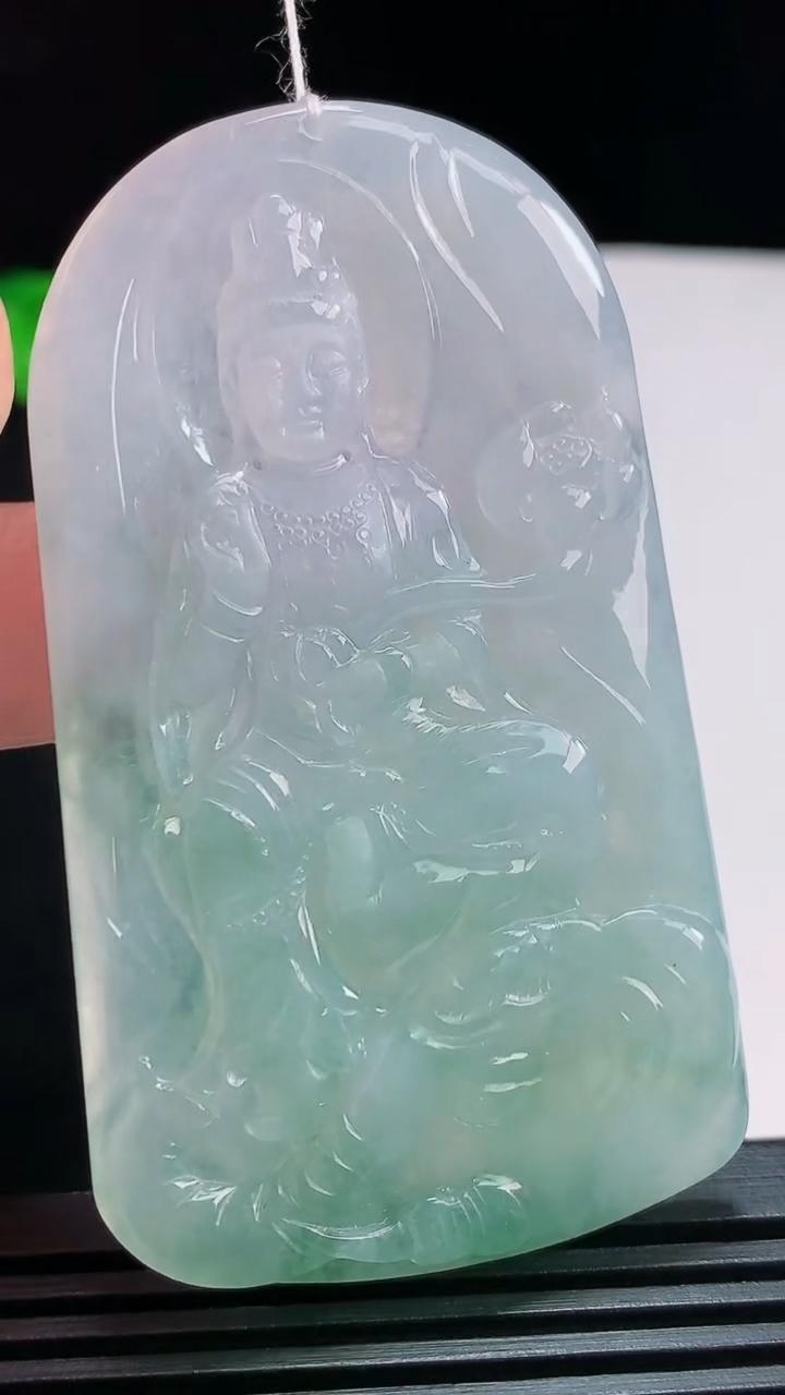 天然A货翡翠普贤菩萨吊坠，尺寸69.2-39-5.5 重量:35.83g
7月29日