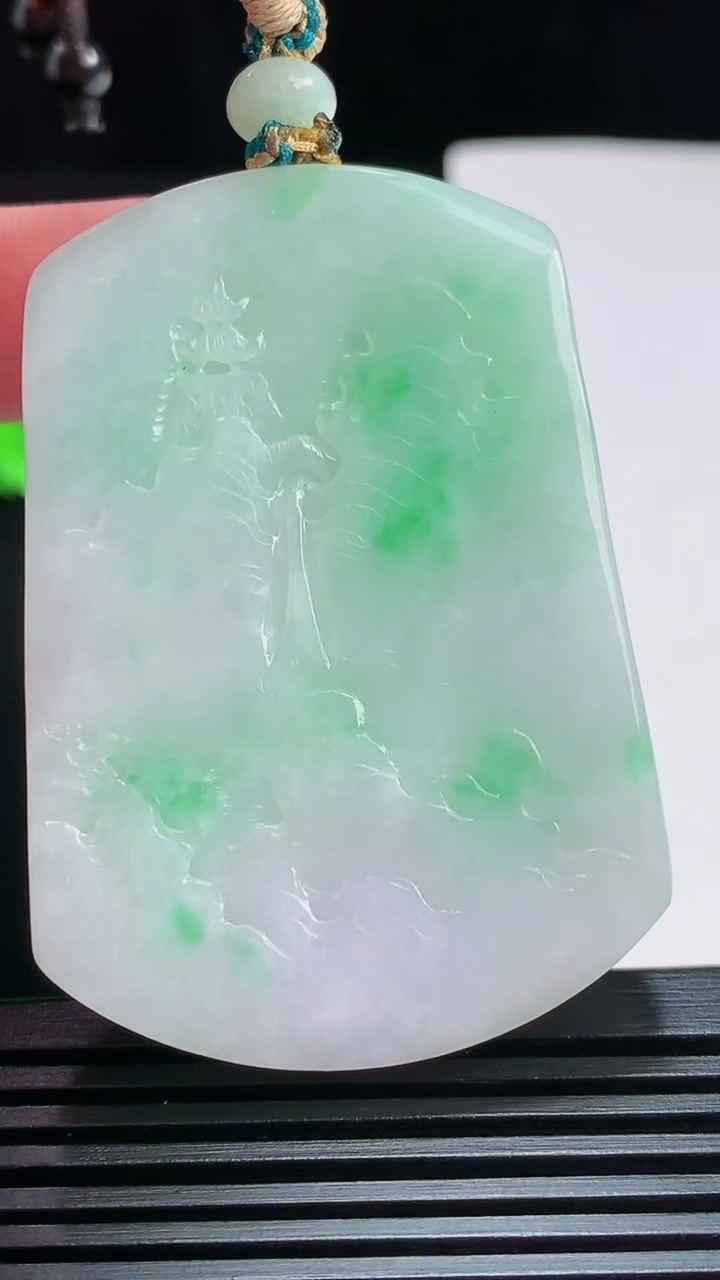 天然A货翡翠山水牌吊坠，尺寸56-39.2-13 重量:58.78g
7月29日