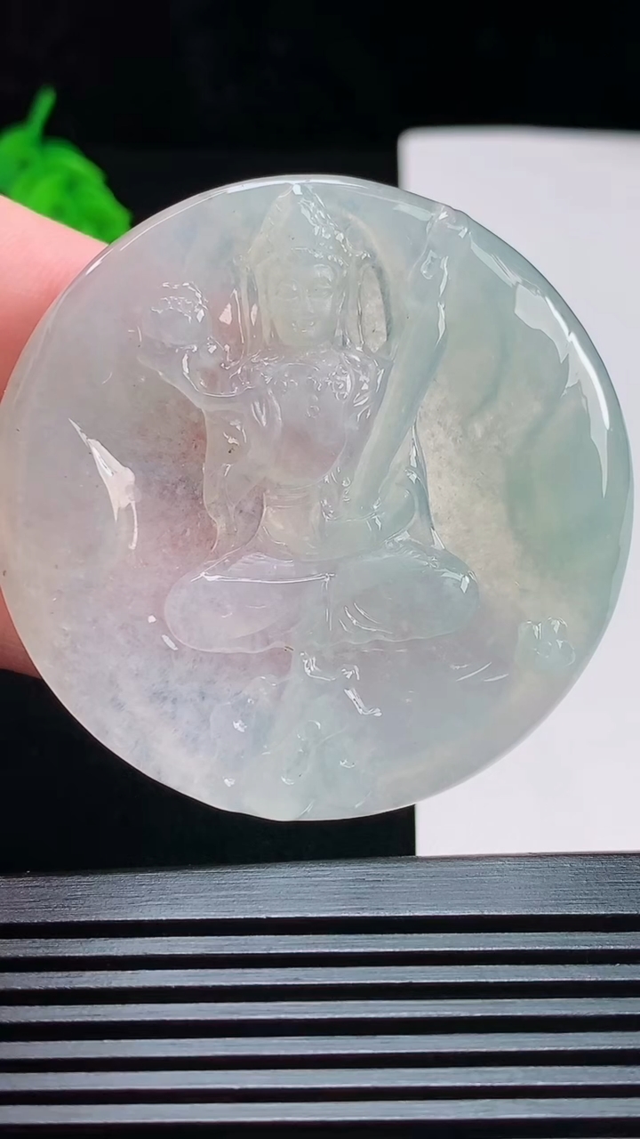 天然A货翡翠虚空藏菩萨吊坠，尺寸52.5-4.5 重量:27.51g
7月29日