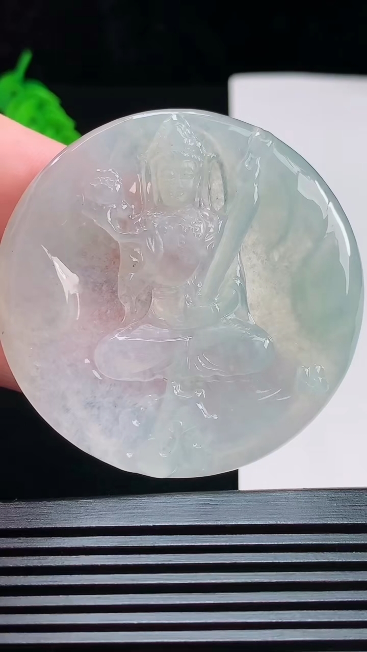 天然A货翡翠虚空藏菩萨吊坠，尺寸52.5-4.5 重量:27.51g
7月29日