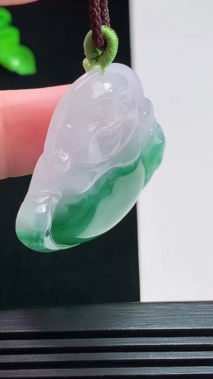 天然A货翡翠佛公吊坠，尺寸36-37.5-5.6 重量:12.70g
7月29日
