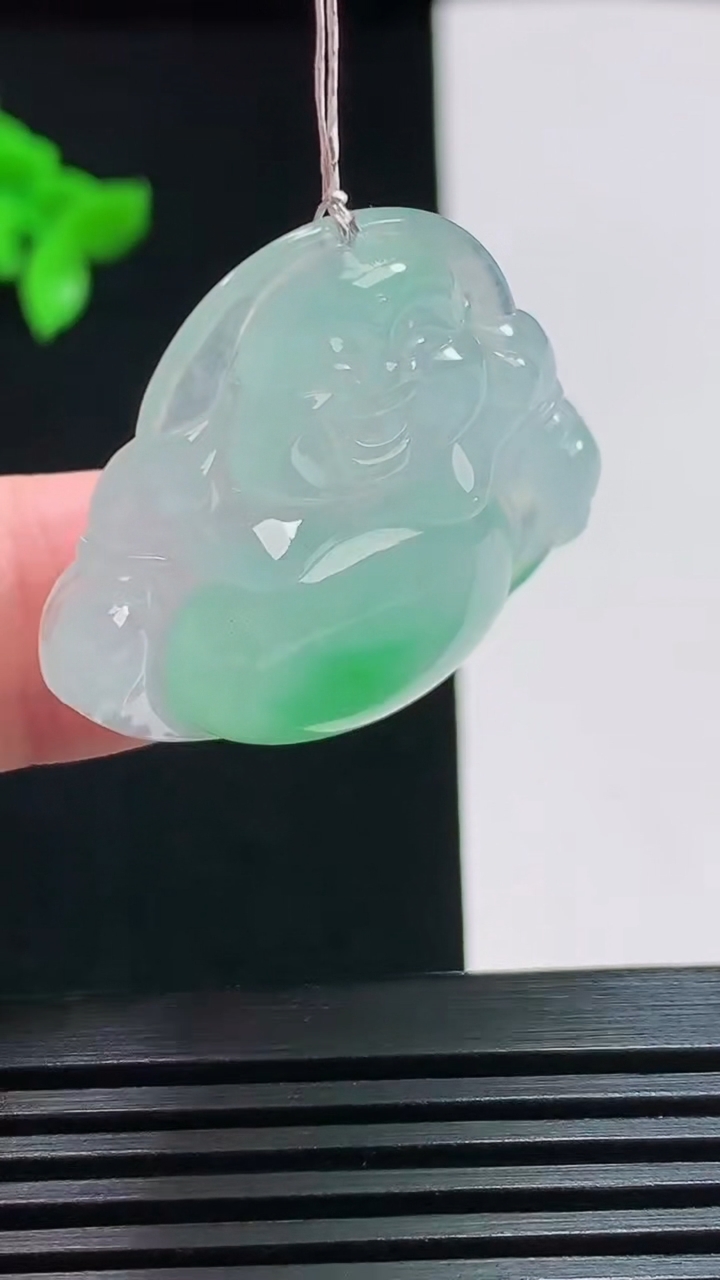 天然A货翡翠佛公吊坠，尺寸30.5-32-5.8 重量:8.86g
7月29日