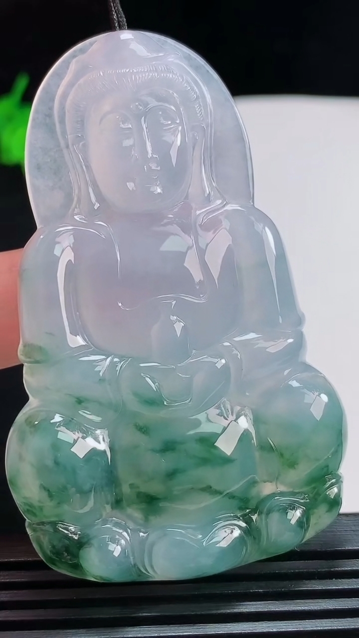 天然A货翡翠种飘花正装观音吊坠，尺寸69.2-43-6 重量:30.11g
7月29日