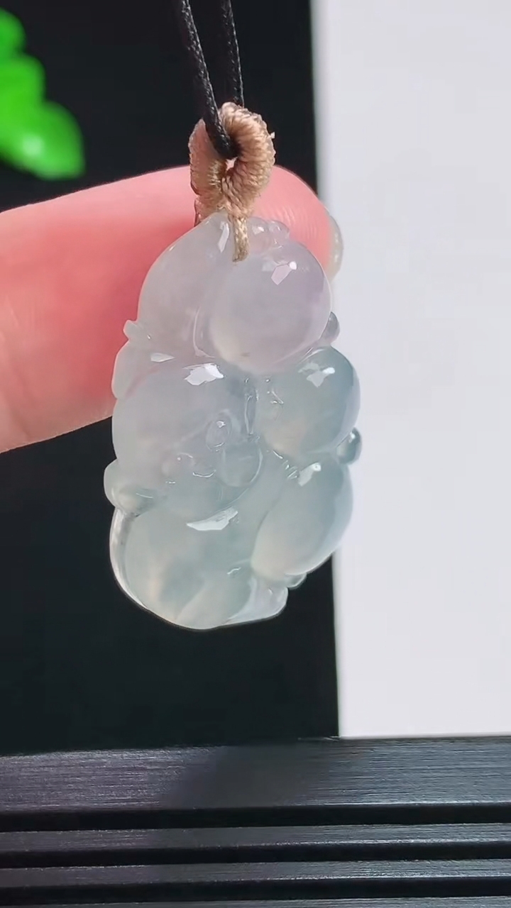 天然A货翡翠灵猴献瑞吊坠，尺寸31.5-19-4.8 重量:5.42g
7月29日