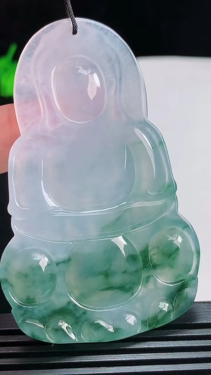 天然A货翡翠种飘花正装观音吊坠，尺寸69.2-43-6 重量:30.11g
7月29日