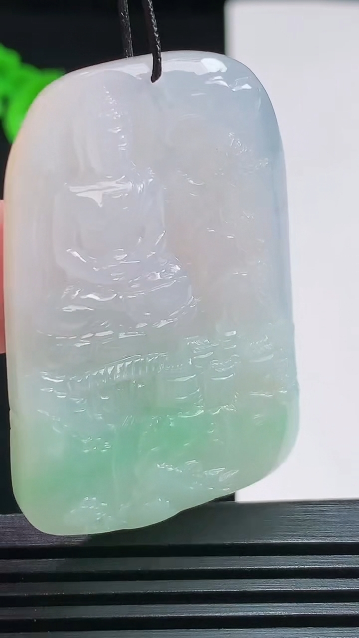 天然A货翡翠山水大日如来佛吊坠，尺寸48-32-7 重量:25.32g
7月29日
