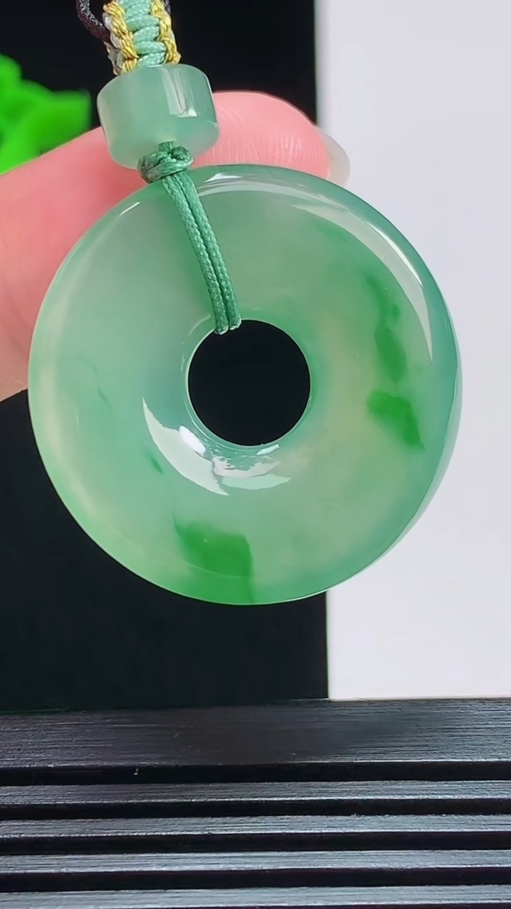天然A货翡翠平安环环吊坠，尺寸29-4 重量:7.68g
7月29日