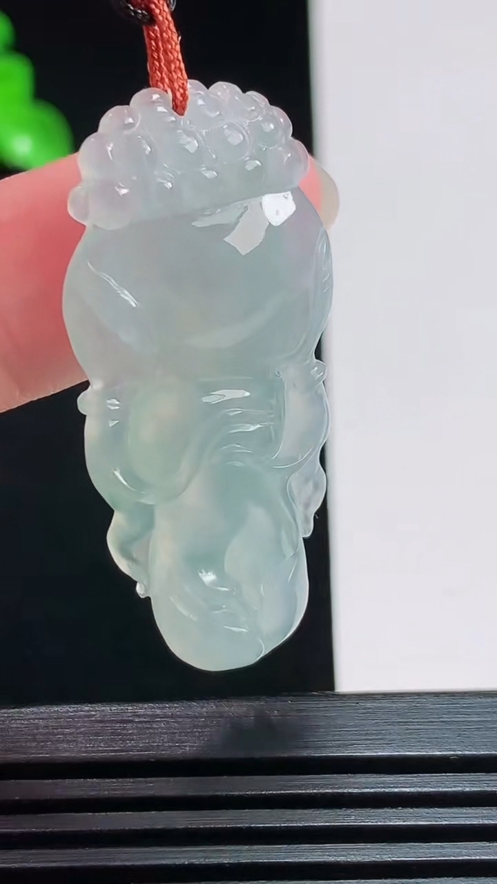 天然A货翡翠飘花人参吊坠，尺寸41-18-6 重量:7.10g
7月29日