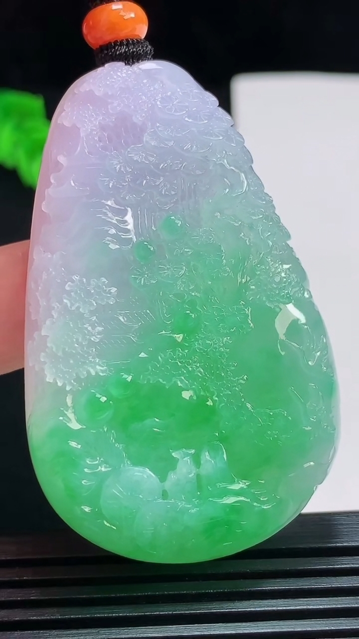 天然A货翡翠山水牌吊坠，尺寸58-37-9 重量:44.58g
7月29日