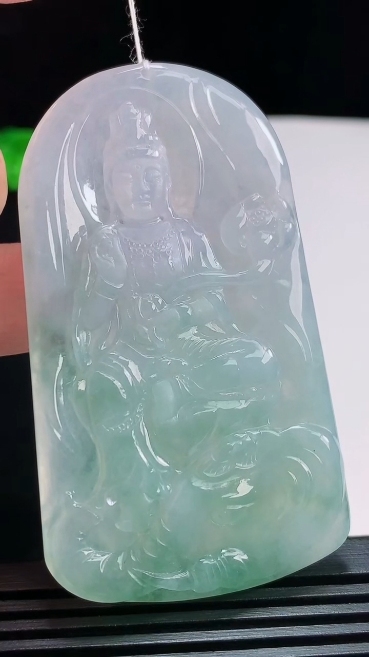 天然A货翡翠普贤菩萨吊坠，尺寸69.2-39-5.5 重量:35.83g
7月29日