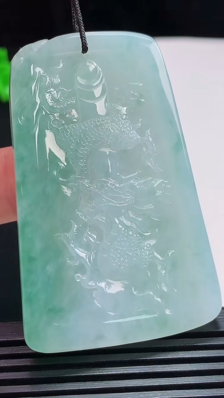 天然A货翡翠牌吊坠，尺寸57-37-9 重量:45.78g
7月29日