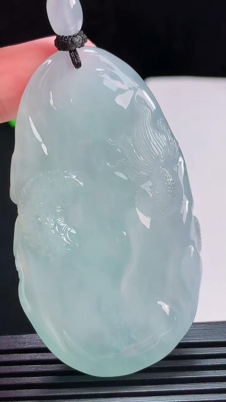天然A货翡翠龙牌吊坠，尺寸66.5-38-12.8 重量:65.00g
7月29日