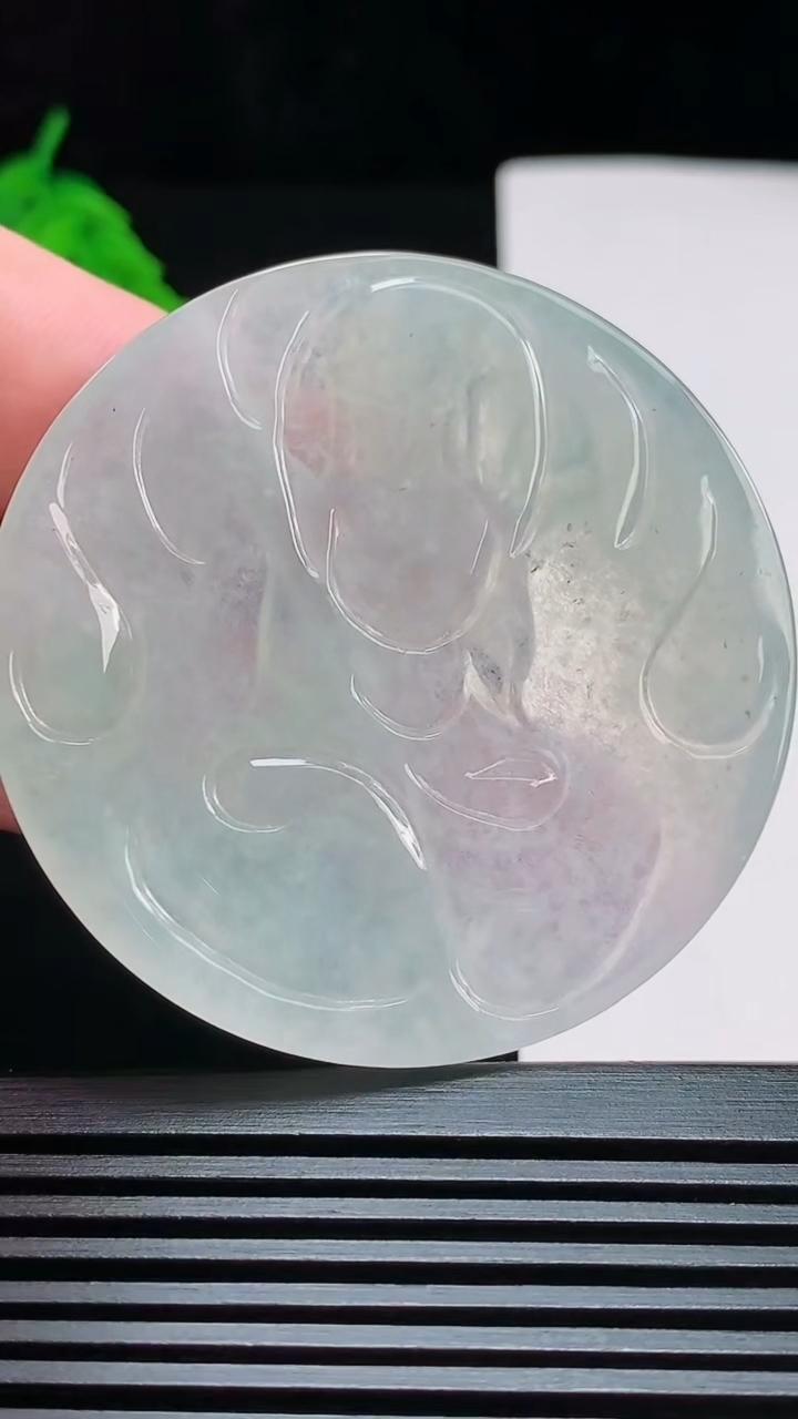 天然A货翡翠虚空藏菩萨吊坠，尺寸52.5-4.5 重量:27.51g
7月29日