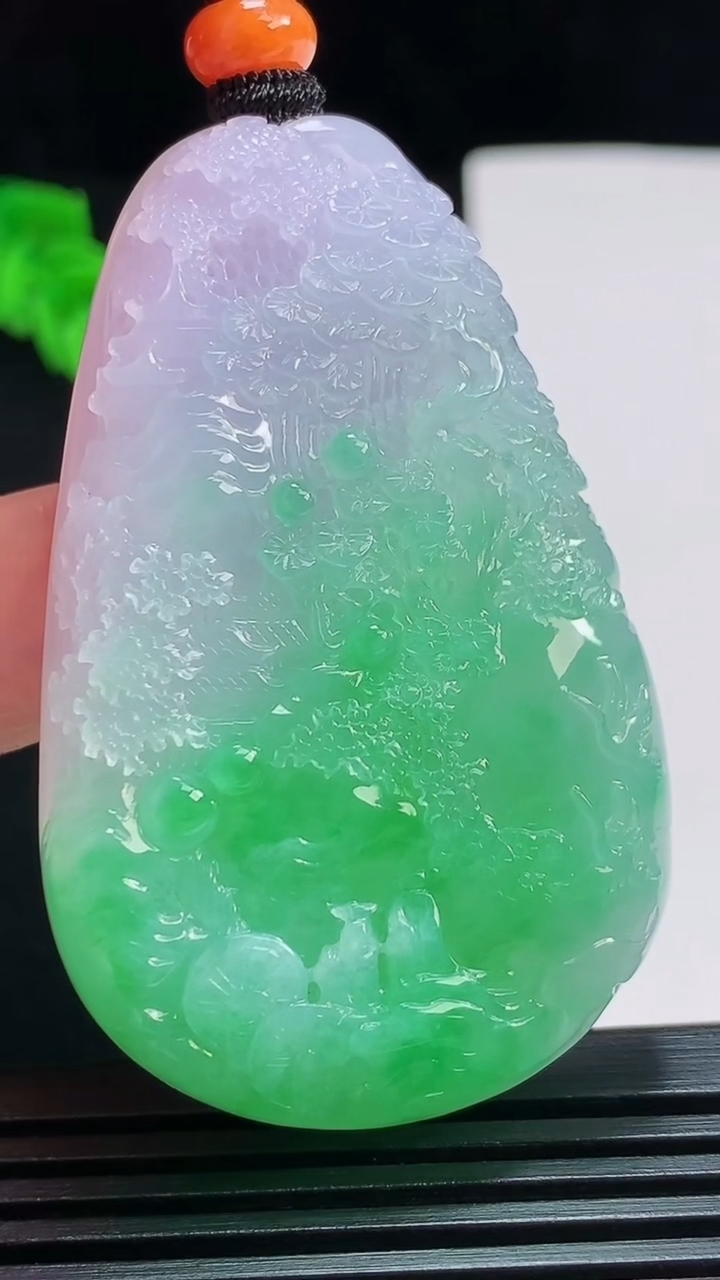 天然A货翡翠山水牌吊坠，尺寸58-37-9 重量:44.58g
7月29日