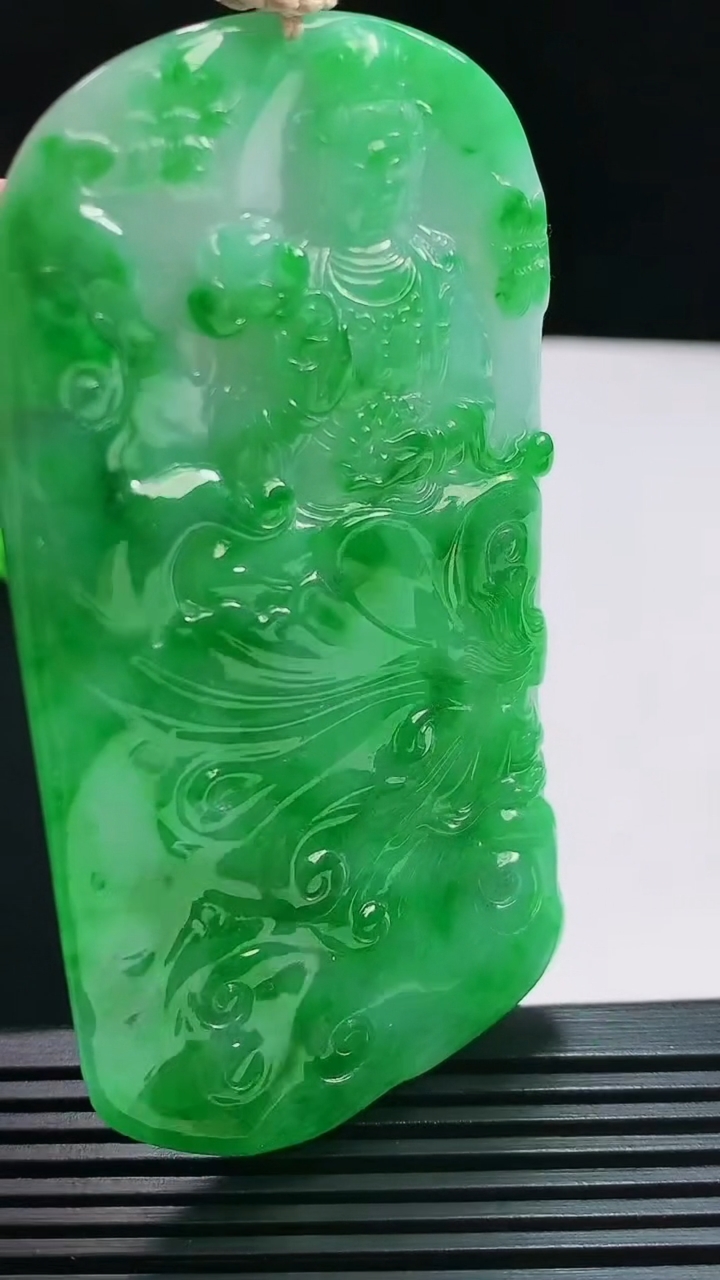 天然A货翡翠大势至菩萨吊坠，尺寸78-41-7 重量:57.99g
7月29日