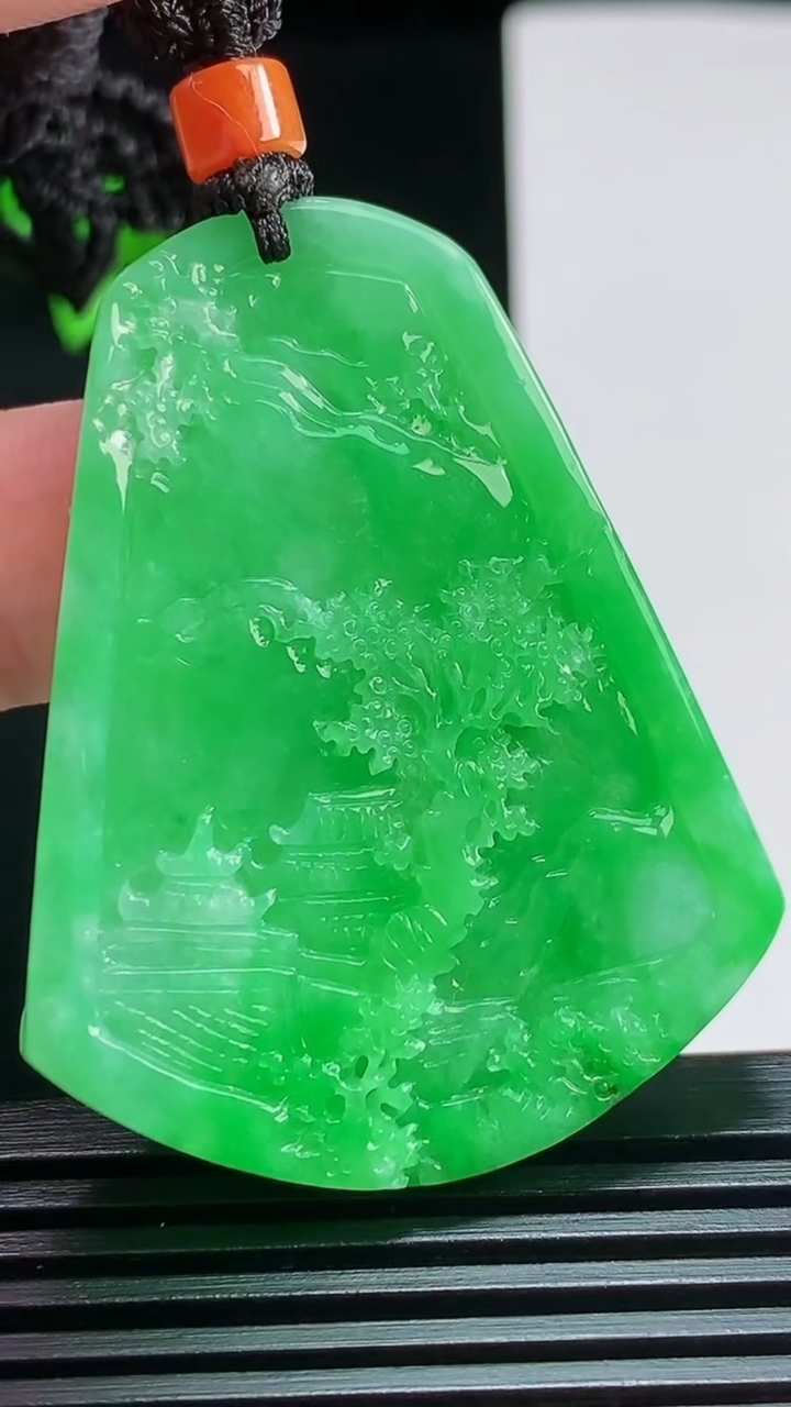 天然A货翡翠山水牌吊坠，尺寸46-38-7 重量:24.87g
7月29日