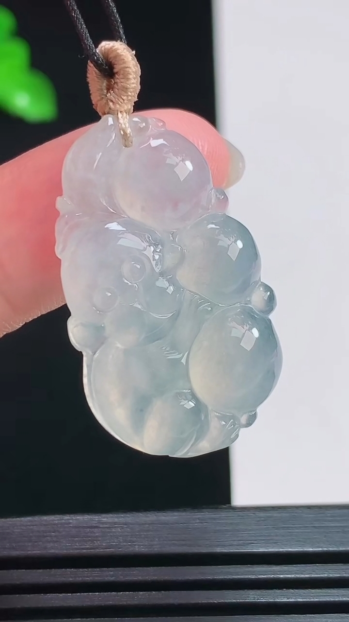 天然A货翡翠灵猴献瑞吊坠，尺寸31.5-19-4.8 重量:5.42g
7月29日