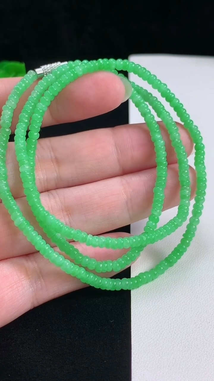 天然A货翡翠算盘珠项链，尺寸3.5-2 重量:14.88g
7月29日