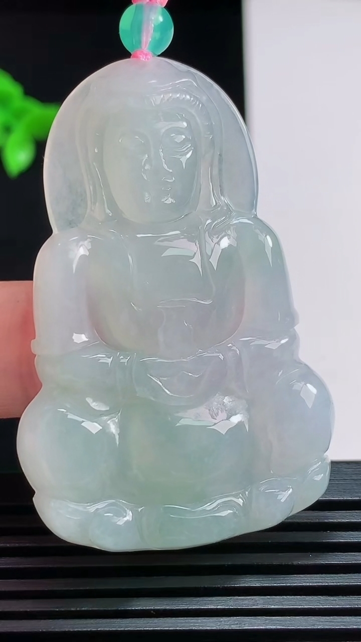 天然A货翡翠正装观音吊坠，尺寸52-34-5.8 重量:18.35g
7月29日