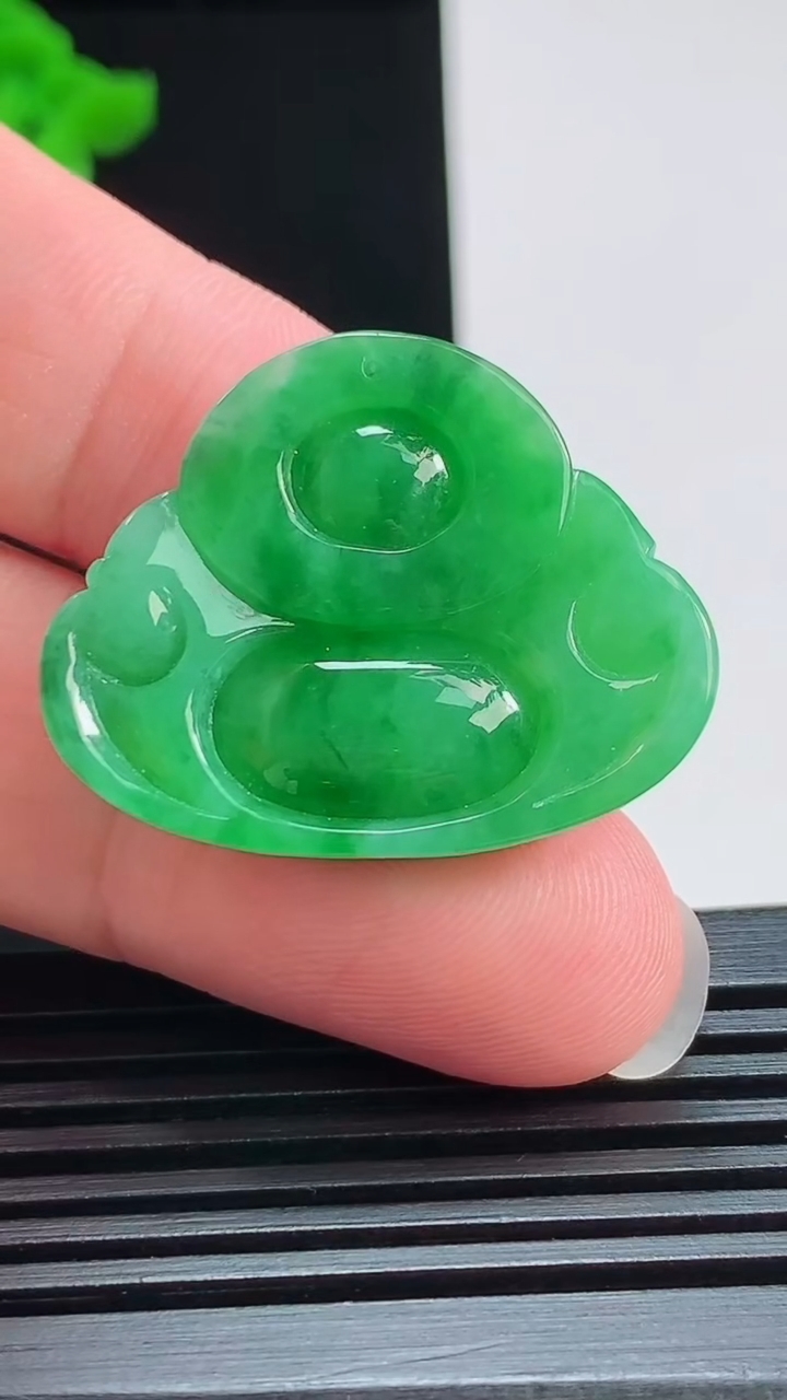 天然A货翡翠佛公吊坠，尺寸25-31.5-6.2 重量:7.55g
7月30日