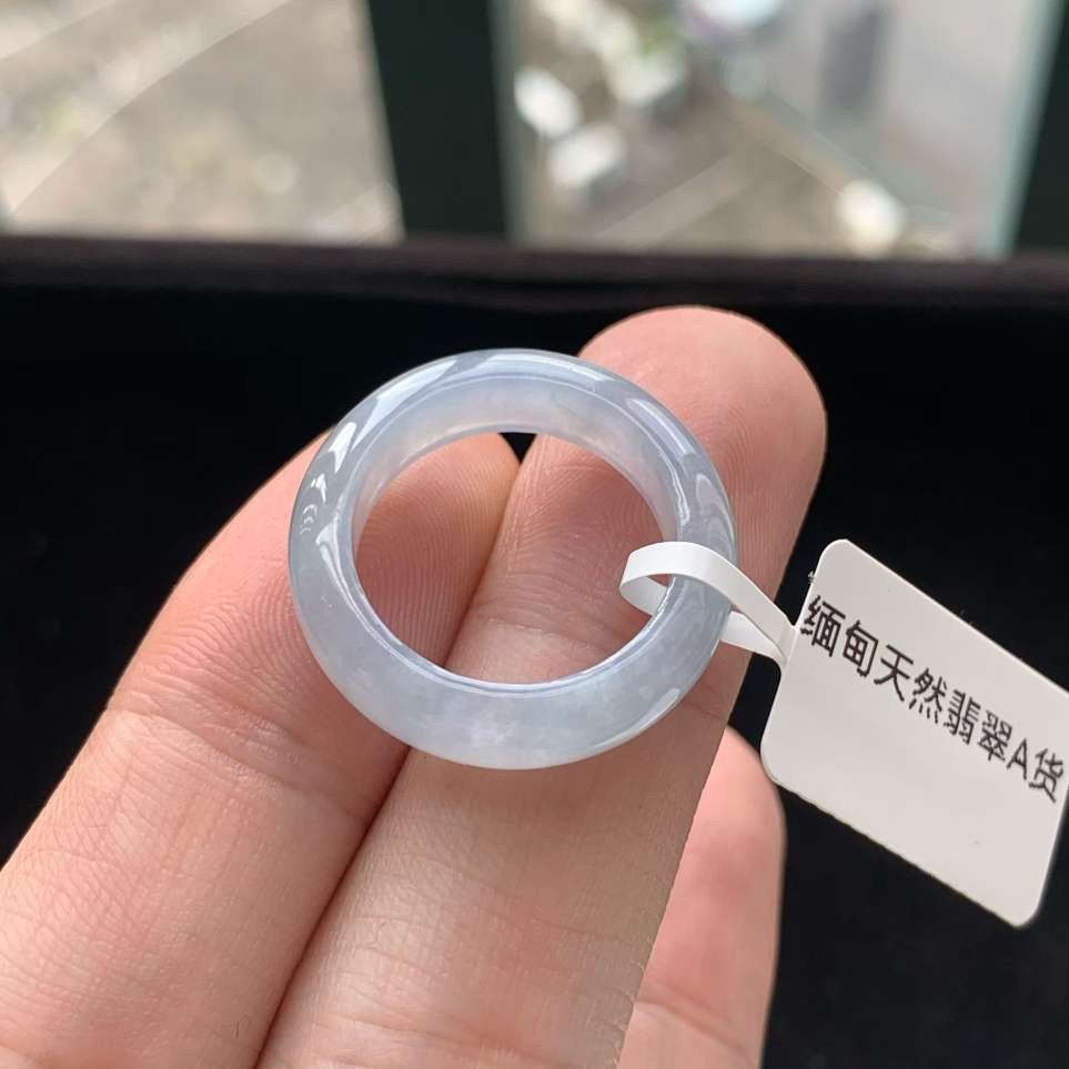 A货天然翡翠冰糯种紫罗兰戒指16-17号重量4.21g
7月30日